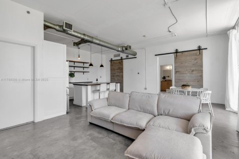 Condo in Miami, Florida, 2 bedrooms  № 1748656 - photo 13