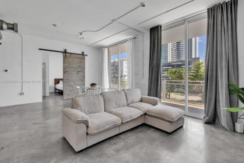 Condo in Miami, Florida, 2 bedrooms  № 1748656 - photo 12