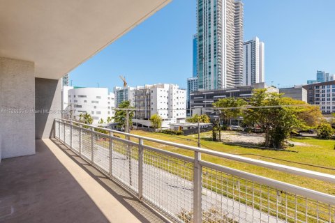 Condo in Miami, Florida, 2 bedrooms  № 1748656 - photo 23