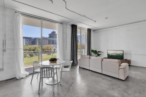 Condo in Miami, Florida, 2 bedrooms  № 1748656 - photo 11