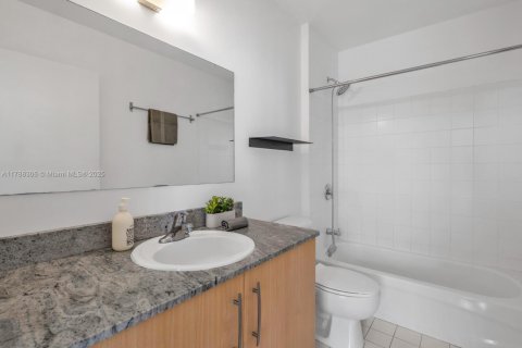 Condo in Miami, Florida, 2 bedrooms  № 1748656 - photo 21