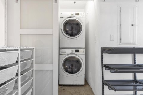 Condo in Miami, Florida, 2 bedrooms  № 1748656 - photo 20