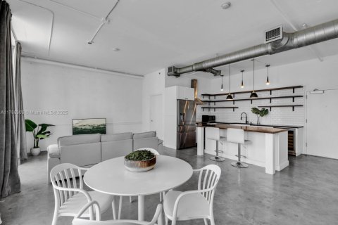 Condo in Miami, Florida, 2 bedrooms  № 1748656 - photo 2