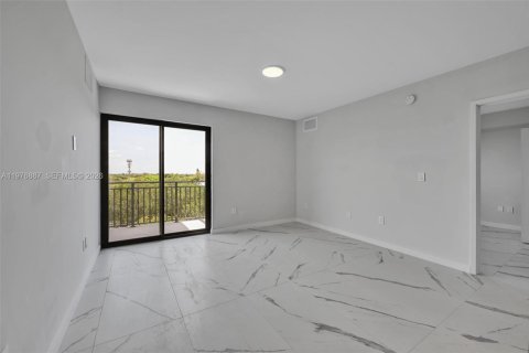 Apartment in North Miami, Florida 2 bedrooms, 89.19 sq.m. № 2040889 - photo 3