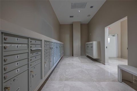 Apartment in North Miami, Florida 2 bedrooms, 89.19 sq.m. № 2040889 - photo 24