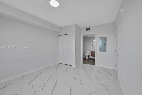 Apartment in North Miami, Florida 2 bedrooms, 89.19 sq.m. № 2040889 - photo 12