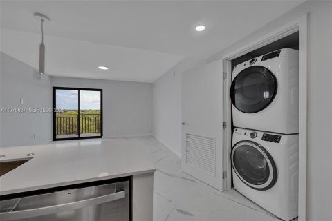 Apartment in North Miami, Florida 2 bedrooms, 89.19 sq.m. № 2040889 - photo 10