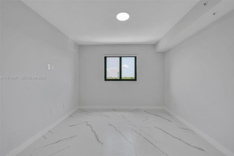 Apartment in North Miami, Florida 2 bedrooms, 89.19 sq.m. № 2040889 - photo 13