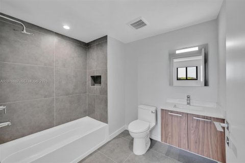 Apartment in North Miami, Florida 2 bedrooms, 89.19 sq.m. № 2040889 - photo 19