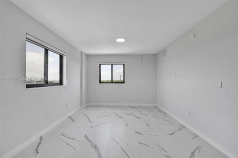 Apartment in North Miami, Florida 2 bedrooms, 89.19 sq.m. № 2040889 - photo 18