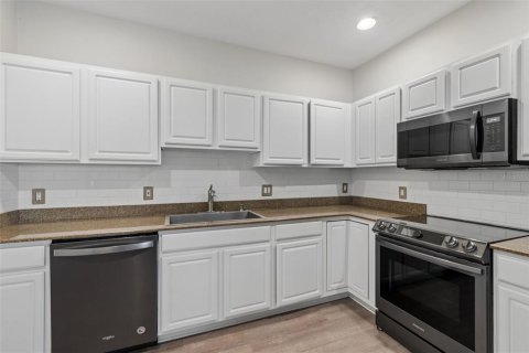 Touwnhouse à louer à Tampa, Floride: 3 chambres, 155.52 m2 № 2148499 - photo 12