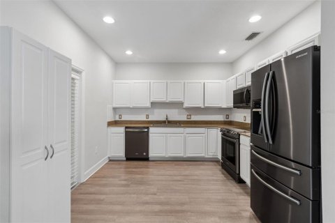 Touwnhouse à louer à Tampa, Floride: 3 chambres, 155.52 m2 № 2148499 - photo 11