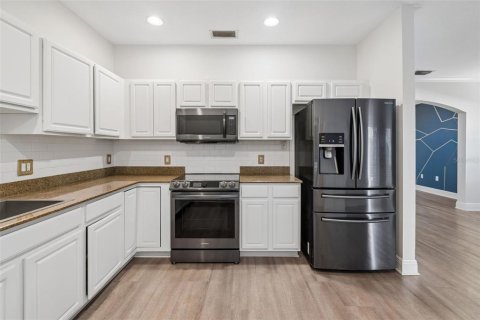 Touwnhouse à louer à Tampa, Floride: 3 chambres, 155.52 m2 № 2148499 - photo 13