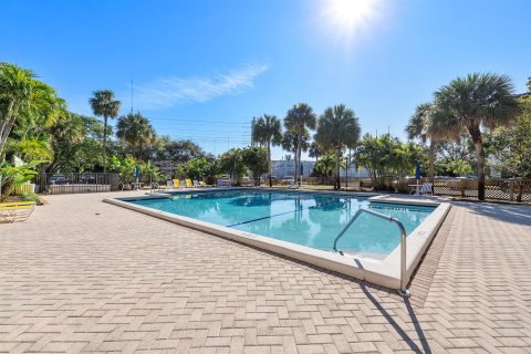 Condominio en venta en Lauderhill, Florida, 2 dormitorios, 100.8 m2 № 2241532 - foto 22
