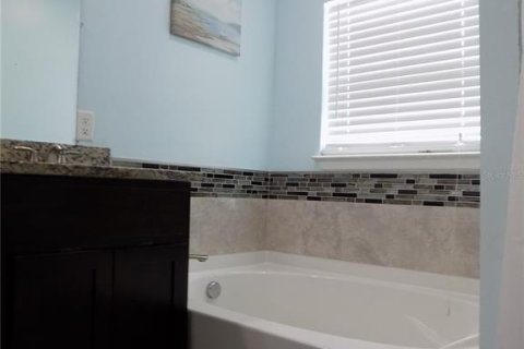 Casa en alquiler en Kissimmee, Florida, 4 dormitorios, 185.71 m2 № 1908622 - foto 18