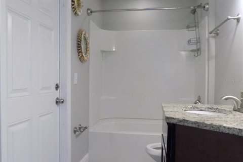 Casa en alquiler en Kissimmee, Florida, 4 dormitorios, 185.71 m2 № 1908622 - foto 13