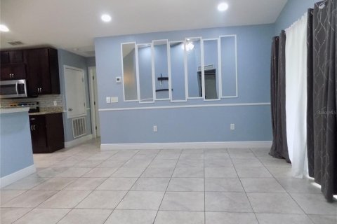 Casa en alquiler en Kissimmee, Florida, 4 dormitorios, 185.71 m2 № 1908622 - foto 11