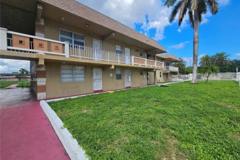 Condo in Miami Gardens, Florida, 1 bedroom  № 2005163