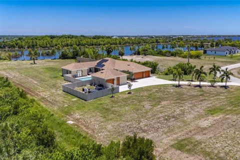 Villa ou maison à Ruskin, Floride 4 chambres, 354.24 m2 № 2150986