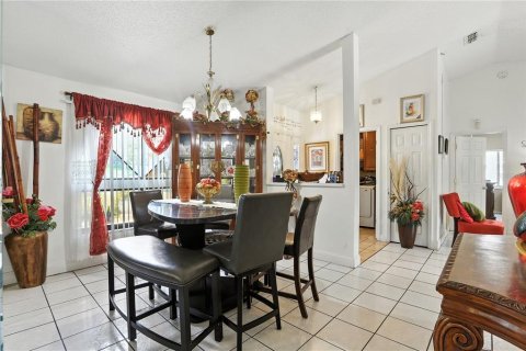 Casa en venta en Orlando, Florida, 4 dormitorios, 193.7 m2 № 1917595 - foto 7