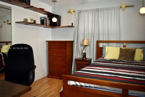 Casa en venta en Hollywood, Florida, 3 dormitorios, 180.23 m2 № 1991164 - foto 16