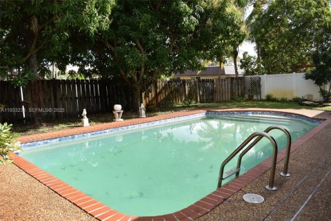 Casa en venta en Hollywood, Florida, 3 dormitorios, 180.23 m2 № 1991164 - foto 25