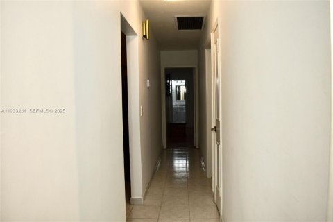 Casa en venta en Hollywood, Florida, 3 dormitorios, 180.23 m2 № 1991164 - foto 19