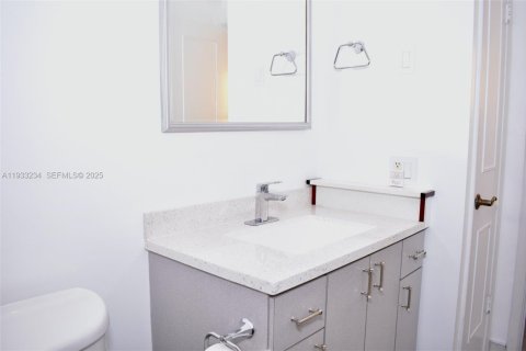 Casa en venta en Hollywood, Florida, 3 dormitorios, 180.23 m2 № 1991164 - foto 18