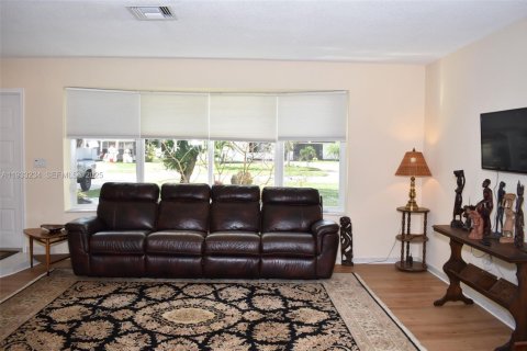 Casa en venta en Hollywood, Florida, 3 dormitorios, 180.23 m2 № 1991164 - foto 6