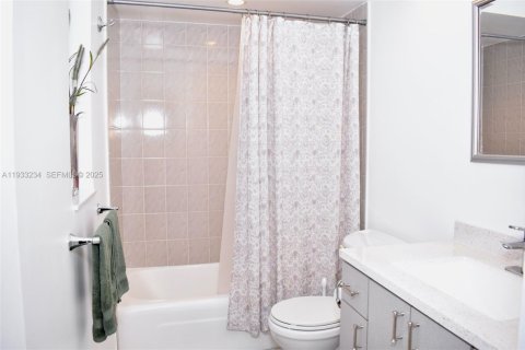 Casa en venta en Hollywood, Florida, 3 dormitorios, 180.23 m2 № 1991164 - foto 17