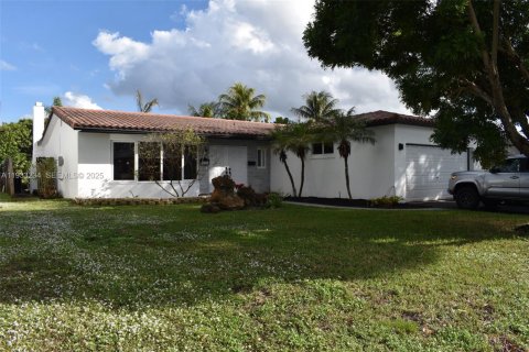 Casa en venta en Hollywood, Florida, 3 dormitorios, 180.23 m2 № 1991164 - foto 1