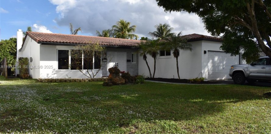 Casa en Hollywood, Florida 3 dormitorios, 180.23 m2 № 1991164