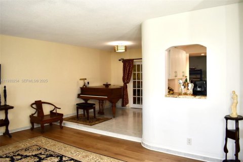 Casa en venta en Hollywood, Florida, 3 dormitorios, 180.23 m2 № 1991164 - foto 3