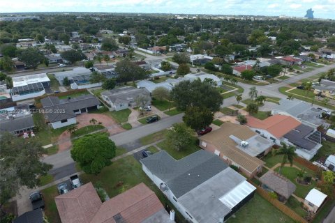 Casa en venta en Hollywood, Florida, 3 dormitorios, 180.23 m2 № 1991164 - foto 30