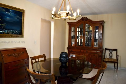 Casa en venta en Hollywood, Florida, 3 dormitorios, 180.23 m2 № 1991164 - foto 14