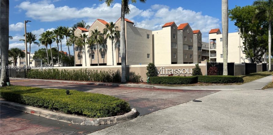 Condo in Hialeah, Florida, 2 bedrooms  № 1994589