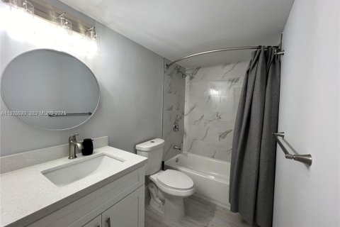 Condo in Hialeah, Florida, 2 bedrooms  № 1994589 - photo 8