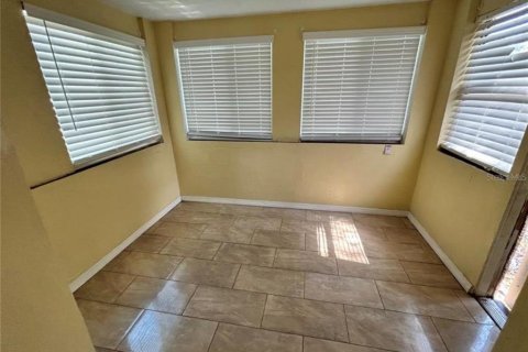 Casa en alquiler en Saint Petersburg, Florida, 3 dormitorios, 114.08 m2 № 1900244 - foto 9