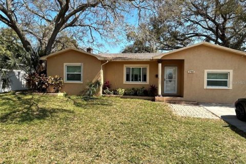Casa en alquiler en Saint Petersburg, Florida, 3 dormitorios, 114.08 m2 № 1900244 - foto 1