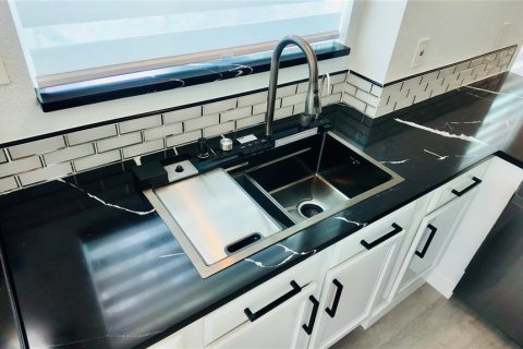 Купить виллу или дом в Деланд, Флорида 6 комнат, 153.1м2, № 2206960 - фото 15