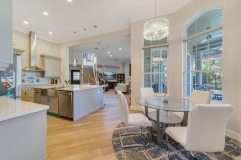 House in Orlando, Florida 6 bedrooms, 397.25 sq.m. № 1898919 - photo 6