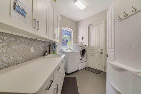 House in Orlando, Florida 6 bedrooms, 397.25 sq.m. № 1898919 - photo 8