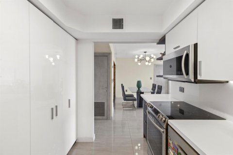 Купить кондоминиум в Авентура, Флорида 4 комнаты, 106.47м2, № 2250381 - фото 16