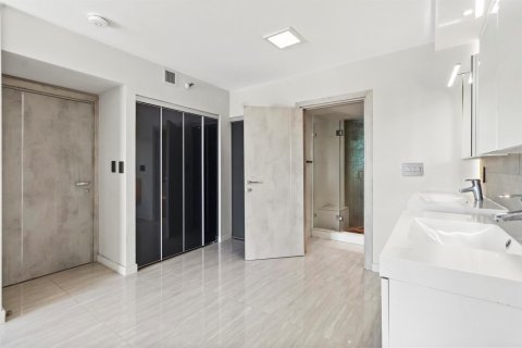 Купить кондоминиум в Авентура, Флорида 4 комнаты, 106.47м2, № 2250381 - фото 25