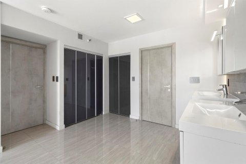 Купить кондоминиум в Авентура, Флорида 4 комнаты, 106.47м2, № 2250381 - фото 24