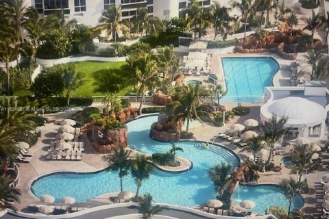 Hôtel, hôtellerie à vendre à Sunny Isles Beach, Floride: 1 chambre № 1860031 - photo 1