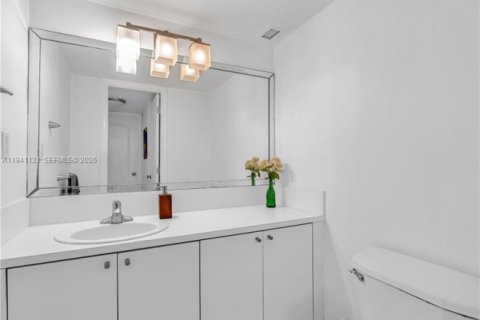Condo in Miami Beach, Florida, 1 bedroom № 1998532 - photo 6