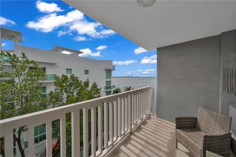 Condo in Miami Beach, Florida, 1 bedroom № 1998532 - photo 2