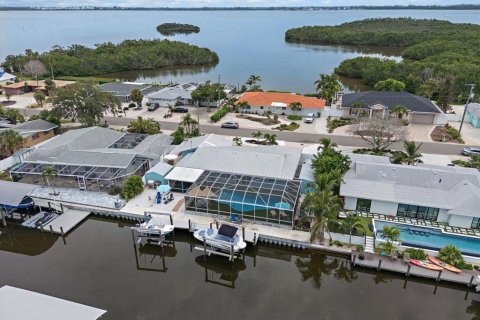 Villa ou maison à vendre à Bradenton, Floride: 2 chambres, 166.39 m2 № 1916740 - photo 4