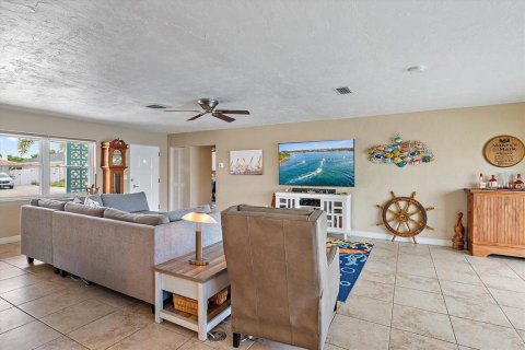 Villa ou maison à vendre à Bradenton, Floride: 2 chambres, 166.39 m2 № 1916740 - photo 11